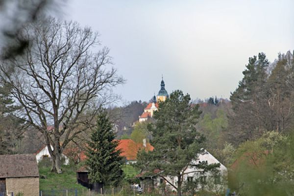 chlum-u-trebone-kostel-2A8CA41FD-0A3F-53A5-C2BC-9D41DD57D99E.jpg